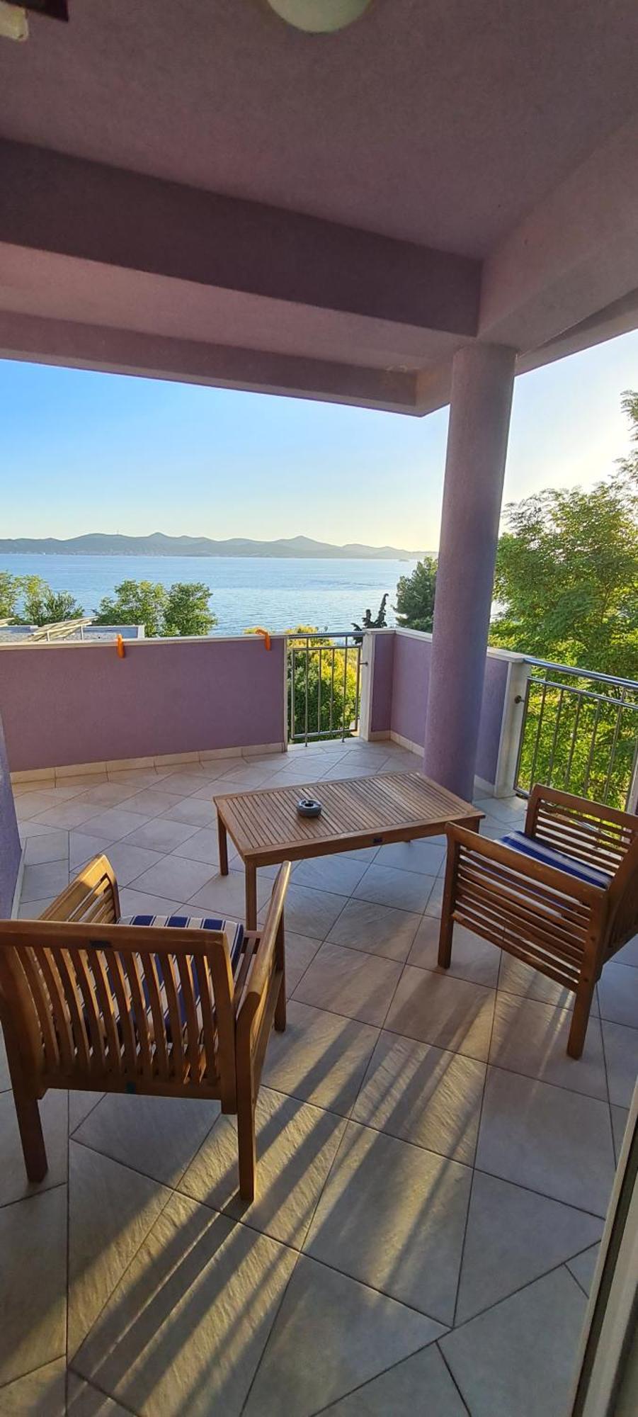 Seaview House Mali Rog *