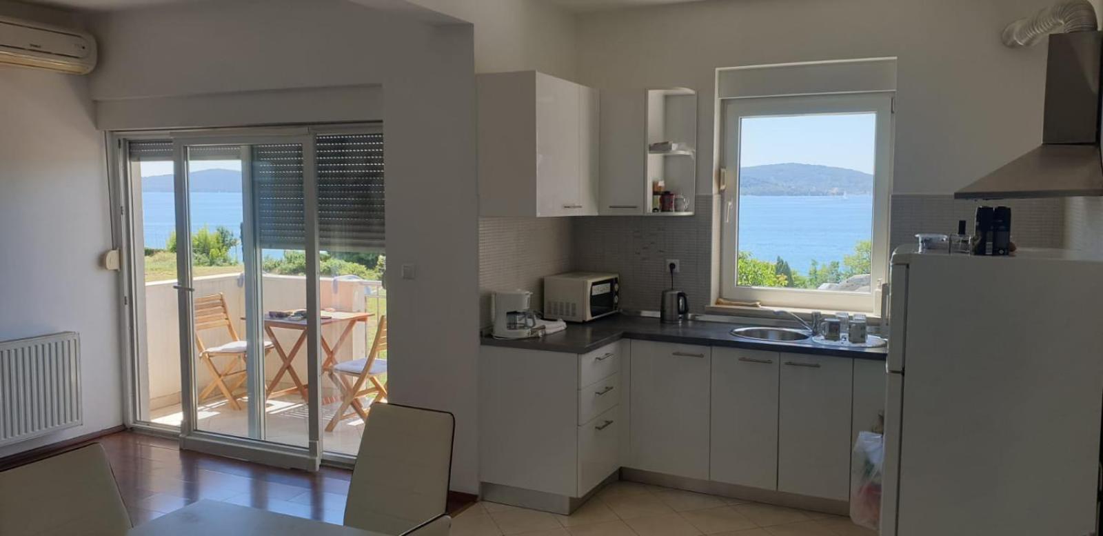 Seaview House Mali Rog *