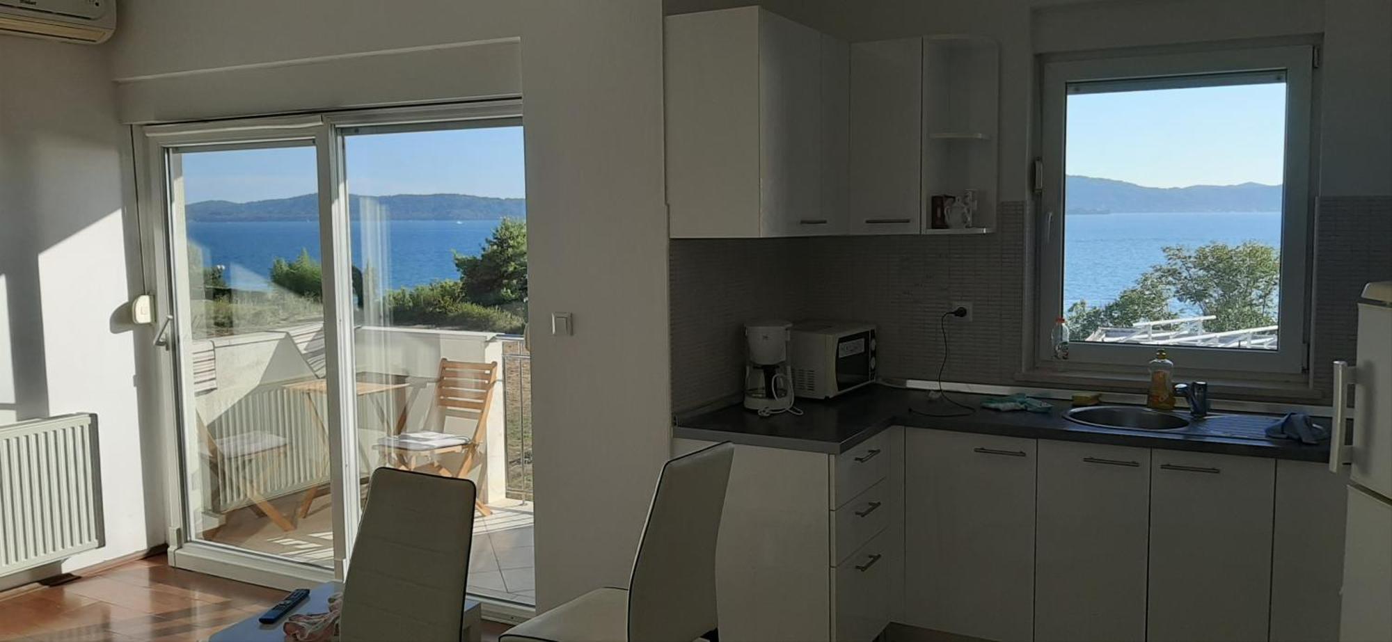Seaview House Mali Rog