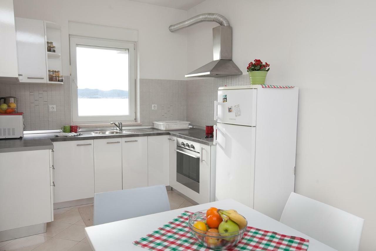 Seaview House Mali Rog